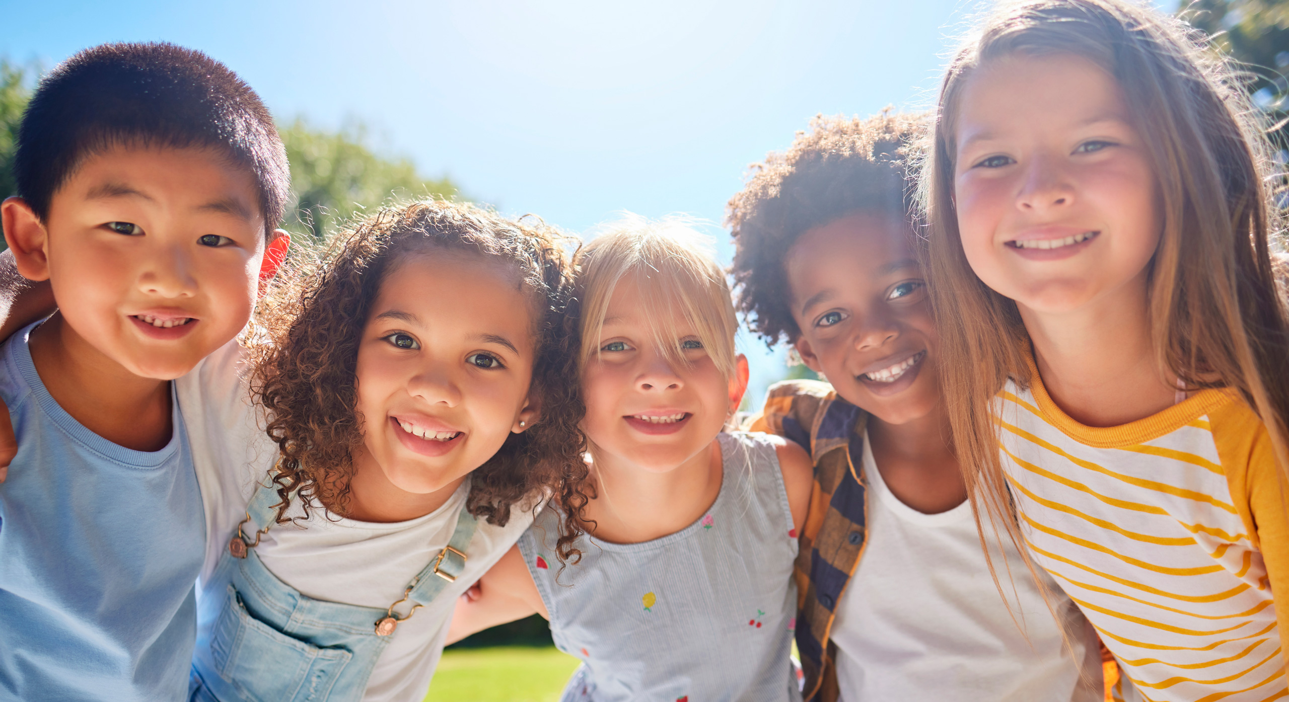 5 Kinder fröhliche Kinder
